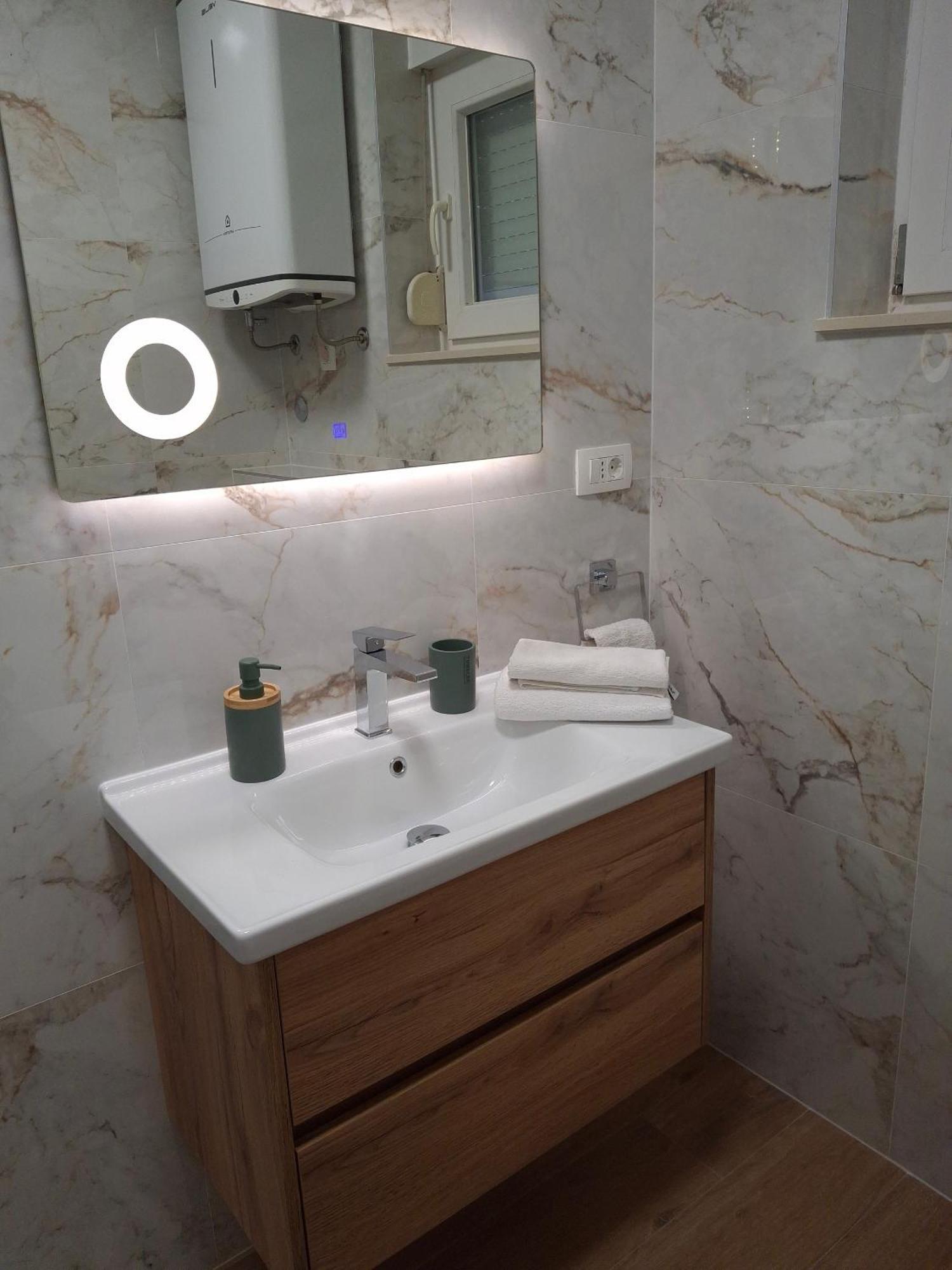 Apartmán Seaside With A Swimming Pool Pag - 6412