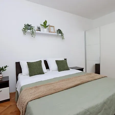 Seaside Apartments With A Swimming Pool Pag - 6412 Pag Town Room photo