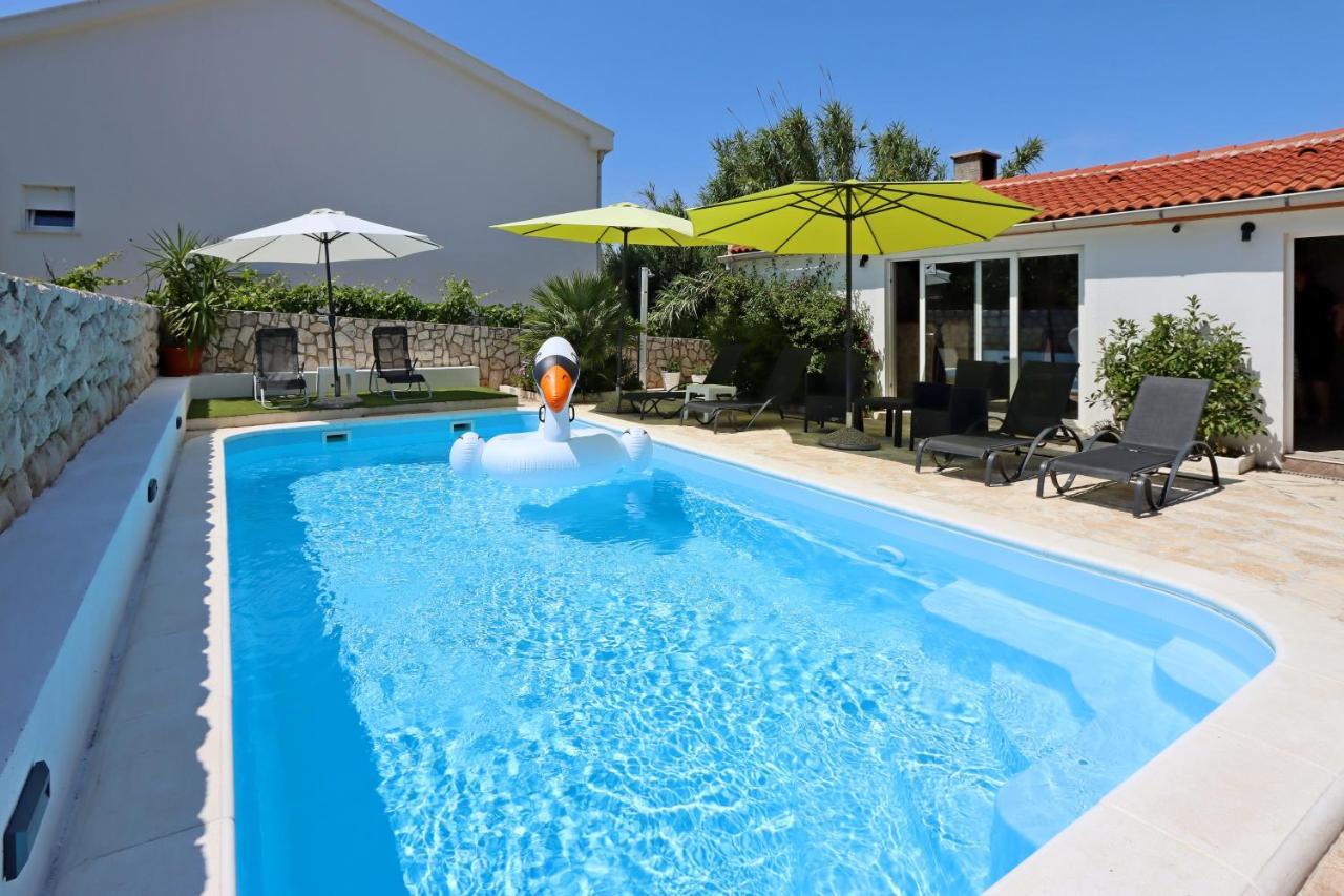 Apartment Seaside With A Swimming Pool Pag - 6412