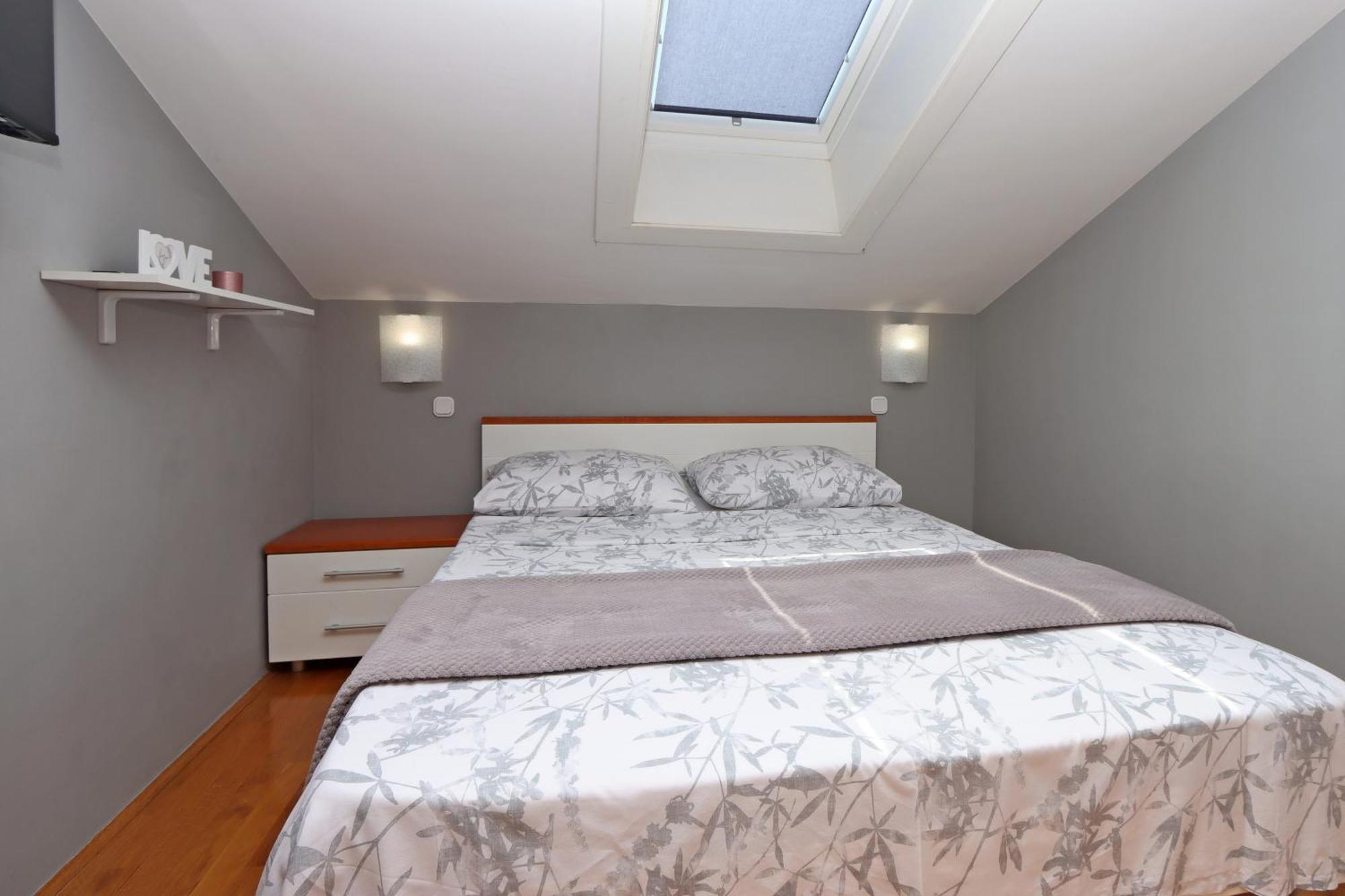 Apartment Seaside With A Swimming Pool Pag - 6412 Pag Town