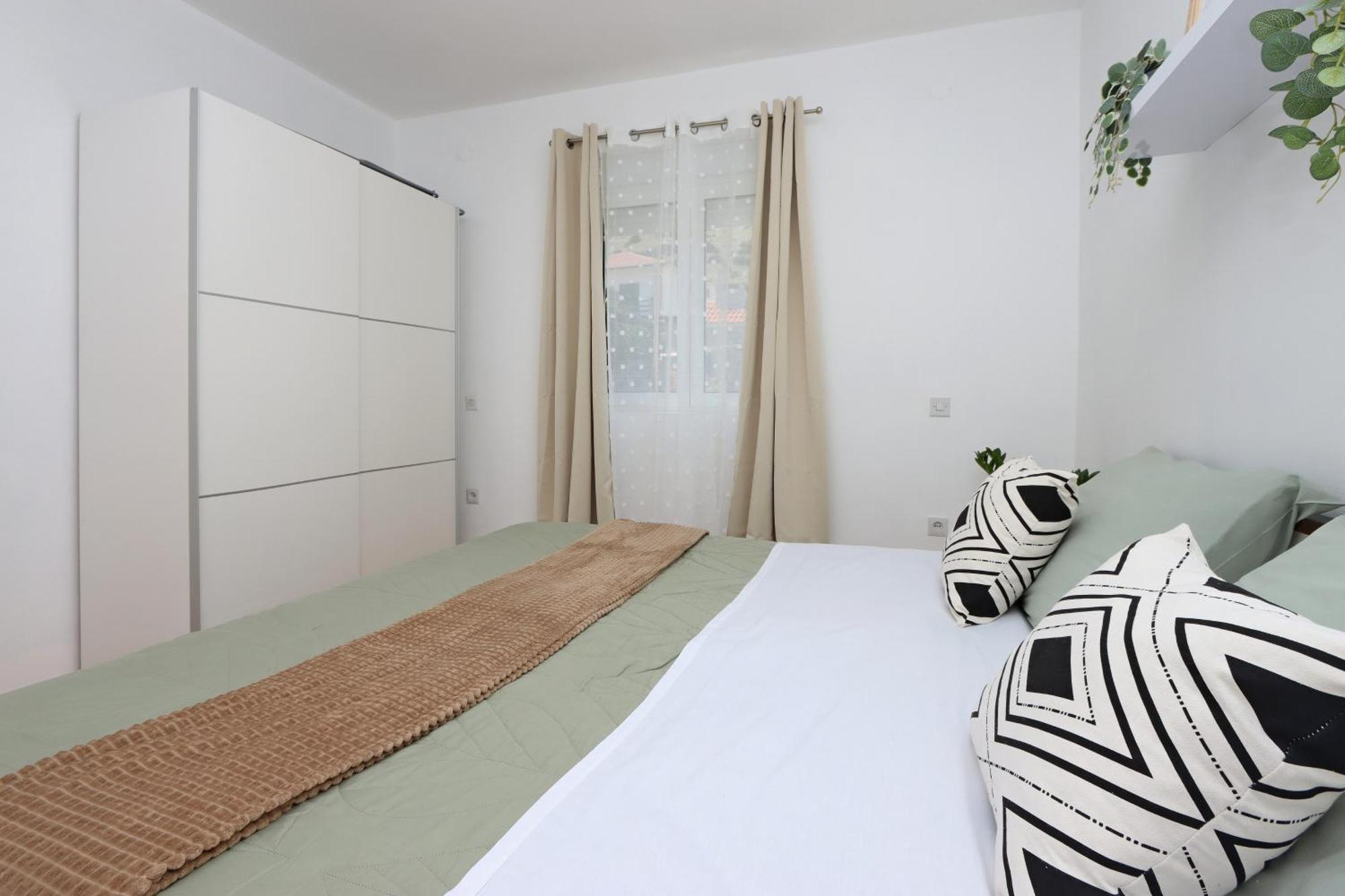 Seaside With A Swimming Pool Pag - 6412 Apartment *